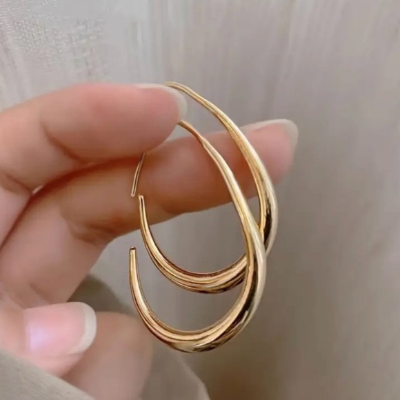 ✨Free People Agen Gold Water Drop Earrings - Picture 3 of 5